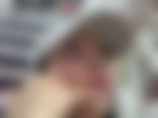 Live cam show with Kira Lopez - Brown Hair Toys on CamSextacy