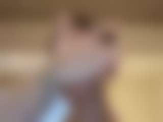 Live cam show with Kira Lopez - Petite Young Adult on Camsoda