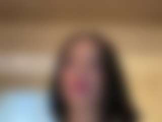 Live cam show with Kira Lopez - Roll on luckytryst.com