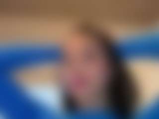 Live cam show with Kira Lopez - Athletic on CamClone