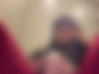 Kira Lopez's Live Sex Cam Show