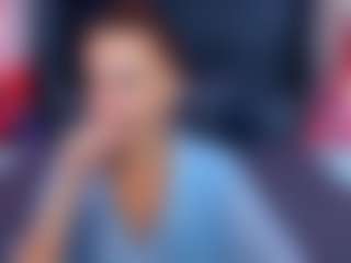 Live cam show with RebeccaDiamond18 - Average on UwU Esports