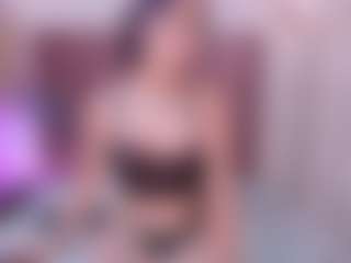 Live cam show with AlisaFox - Average on friskycurves.com