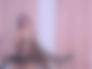 Live cam show with AlisaFox - Average on Pornisteam.com