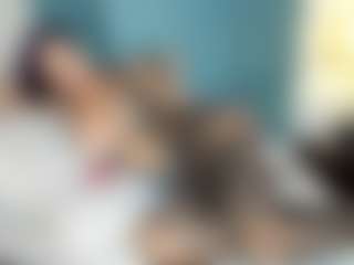 Live cam show with AlisaFox - Average on Camming Site