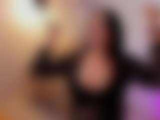 Live cam show with AmberDavisss - Curvy on AdultVida.com