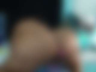 Live cam show with grettchen - Ebony Teen (18+) on Dolls Live