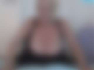 Live cam show with Jordyn Lvee - Gamer Black on Uber Horny