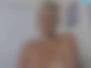 Jordyn Lvee MILF webcam performer live streaming