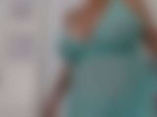 Live cam show with Jordyn Lvee - Flirt MILF on CamwithHer