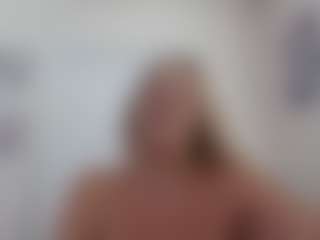 Jordyn Lvee MILF webcam performer live streaming