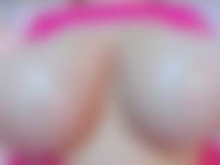 YAYIS MILF webcam performer live streaming