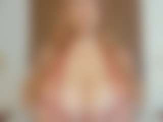 YAYIS, modelo webcam MILF transmitiendo en vivo