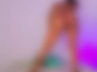 Live cam show with TamyLynn1 - Black on MyBangCams