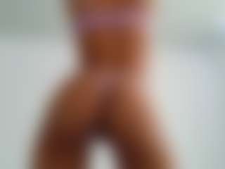 Live cam show with TamyLynn1 - Bedroom on CamClone
