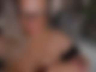 Live cam show with Foxxy-Lady - Glasses on intimatelivegirls.com