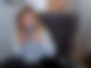 Live cam show with MaryHiggins - Living Room on Camsoda