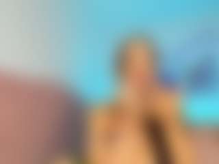 Live cam show with Melany Mendoza - Skinny on madthumbs