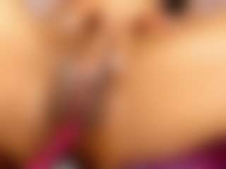 Live cam show with Melany Mendoza - Skinny MILF on SpankPalCams