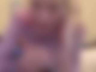 Randcandy77 MILF webcam performer live streaming