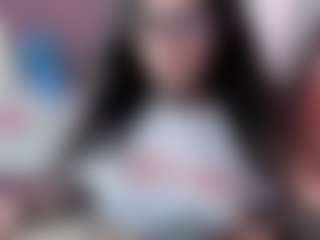 Live cam show with Wanda love - Public Curvy on CamwithHer