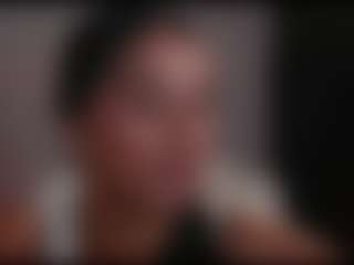 Live cam show with Artemusa - Curvy Latina on CamwithHer