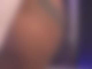 Live cam show with Mel - Shaved Pussy on Camsoda