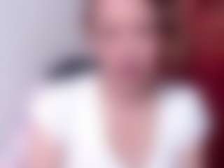 Live cam show with samanthawhatson - Striptease MILF on googirlz