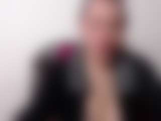 Live cam show with samanthawhatson - Striptease Granny on AdultVida.com