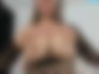 Live cam show with Belindaturnner - Brown Eyes on Fling VIP Chat