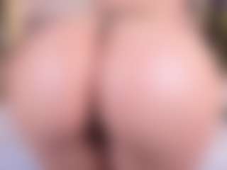 Live cam show with CloeHarp - Bikini on liverealitysex.com