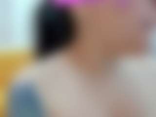 Live cam show with Anny - Brown Eyes on CamwithHer