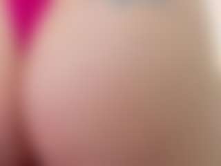 Show en direct avec tiny-whore18 - Threesome sur Camsoda