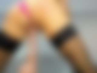 Live cam show with KellySuper - Athletic Dildo on Streamer API