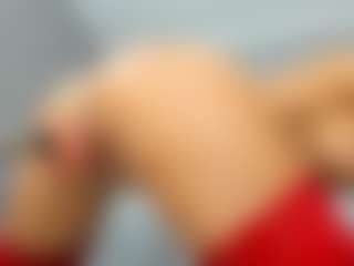 Live cam show with KellySuper - Skinny on Camsoda