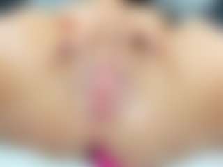 Live cam show with KellySuper - Athletic Bedroom on Camsoda
