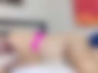 Live cam show with JamieTBack - Cock Rating on Camsoda