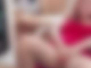 CrazyMomy MILF webcam performer live streaming