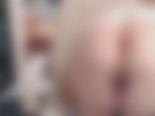CrazyMomy MILF webcam performer live streaming