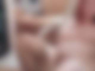 CrazyMomy MILF webcam performer live streaming