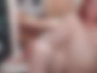 Live cam show with CrazyMomy - Living Room on CamClone