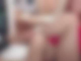 Live cam show with CrazyMomy - Skinny MILF on camtv