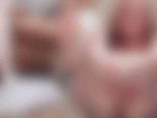 CrazyMomy MILF webcam performer live streaming