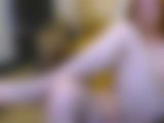 Live cam show with CrazyMomy - Granny Dildo on Livezox