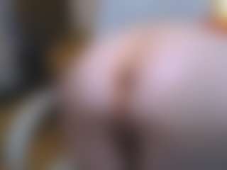 CrazyMomy's Live Sex Cam Show