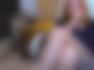 CrazyMomy MILF webcam performer live streaming