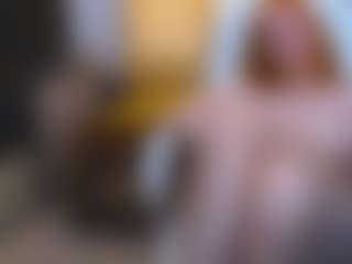 Live cam show with CrazyMomy - Living Room on Hubzter Live