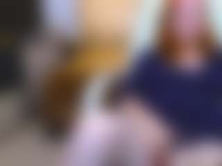 CrazyMomy, modelo webcam MILF transmitiendo en vivo
