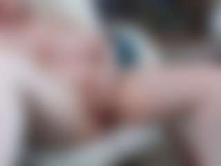 EllyBoobs MILF webcam performer live streaming