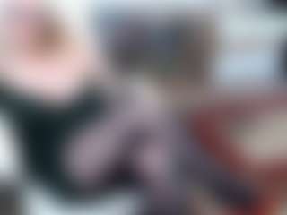 Live cam show with EllyBoobs - Middle Aged on studioflirtlive.com